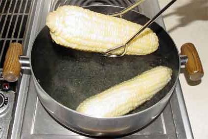 Как отваривать кукурузу?