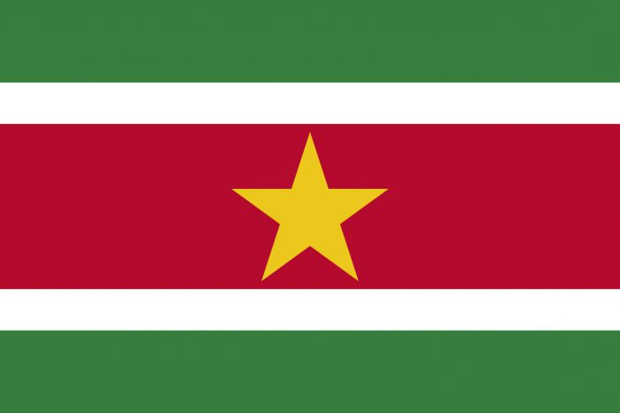 Флаг зеленый, белый, красный по горизонтали