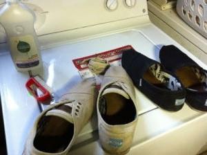 Как стирать замшевые кроссовки
