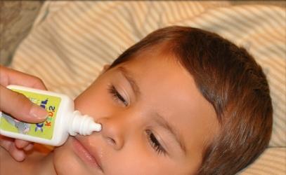 How to rinse the nose of a small child