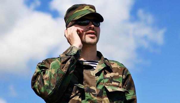Брать ли телефон в армию
