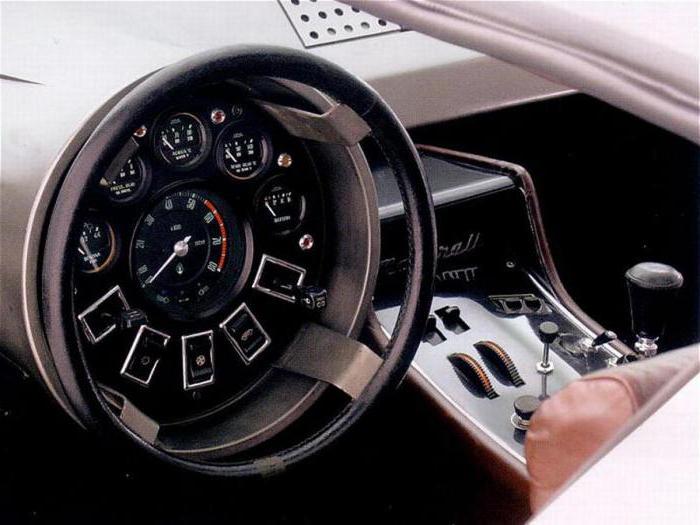 interior maserati boomerang