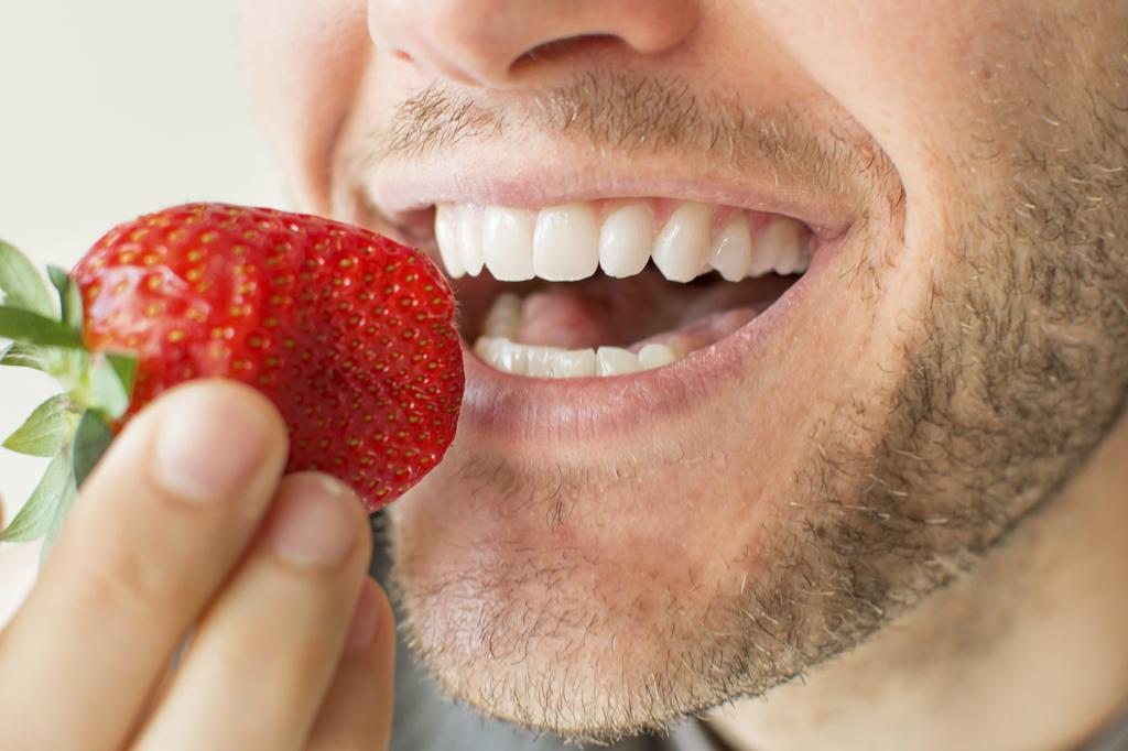 Правильное питание позитивно влияет на цвет зубов
