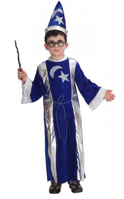 do-it-yourself wizard costume for a boy