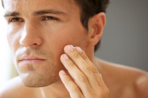 Как сделать кожу лица чистой у мужчин thumbnail