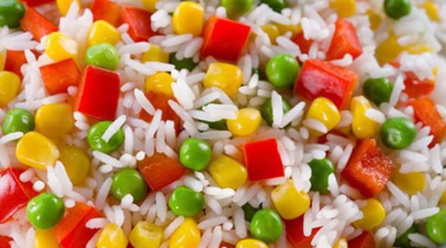 как в домашних условиях приготовить рис с зеленым горошком и кукурузой