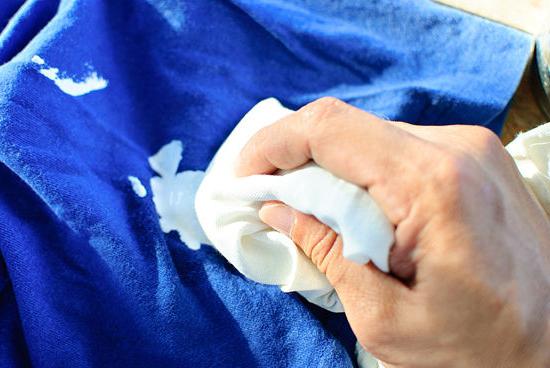 how to wipe paint off clothes