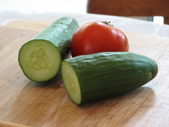 why you can’t eat cucumbers and tomatoes in one dish
