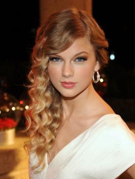 hairstyle curls on the side photo