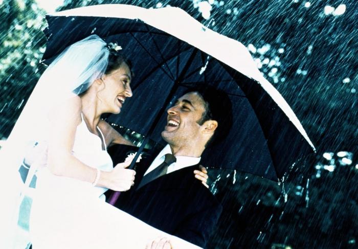 дождь на свадьбе примета