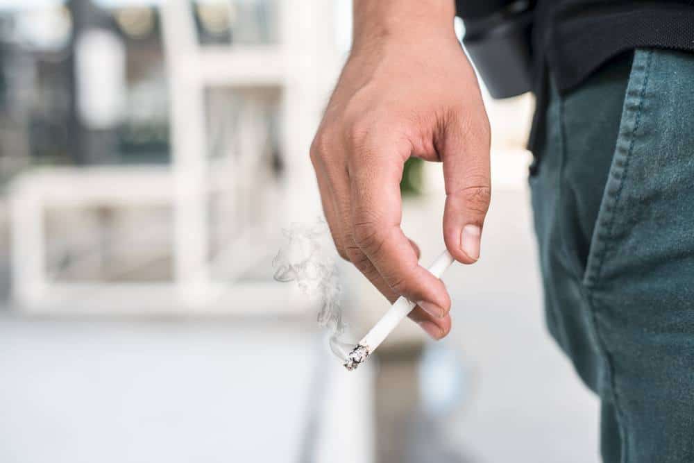 how to remove the smell of cigarettes from hands on the street