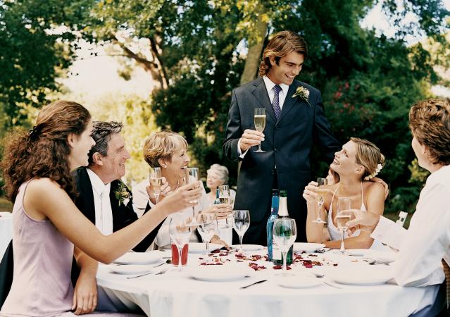 Как выбрать ведущего на свадьбу: советы экспертов