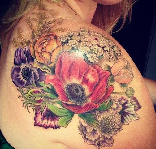 татуировка цветок на руке
