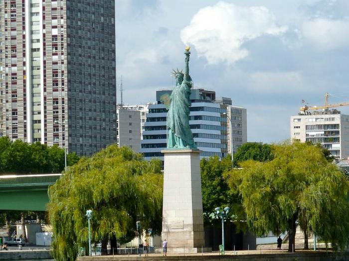 статуя свободы во франции