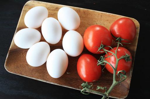 яйца жареные с помидорами