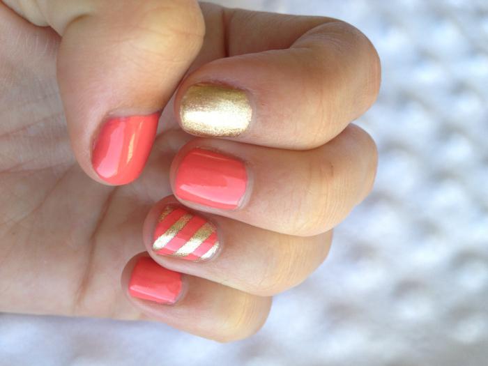 patterned coral manicure