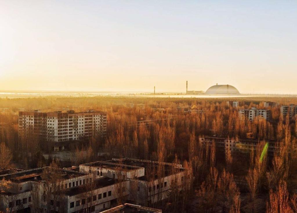 Pripyat chernobyl. Припять зона отчуждения. Зона отчуждения Чернобыльской АЭС Припять. Зона отчуждения город Припять. Чернобыль зона отчуждения город Припять.