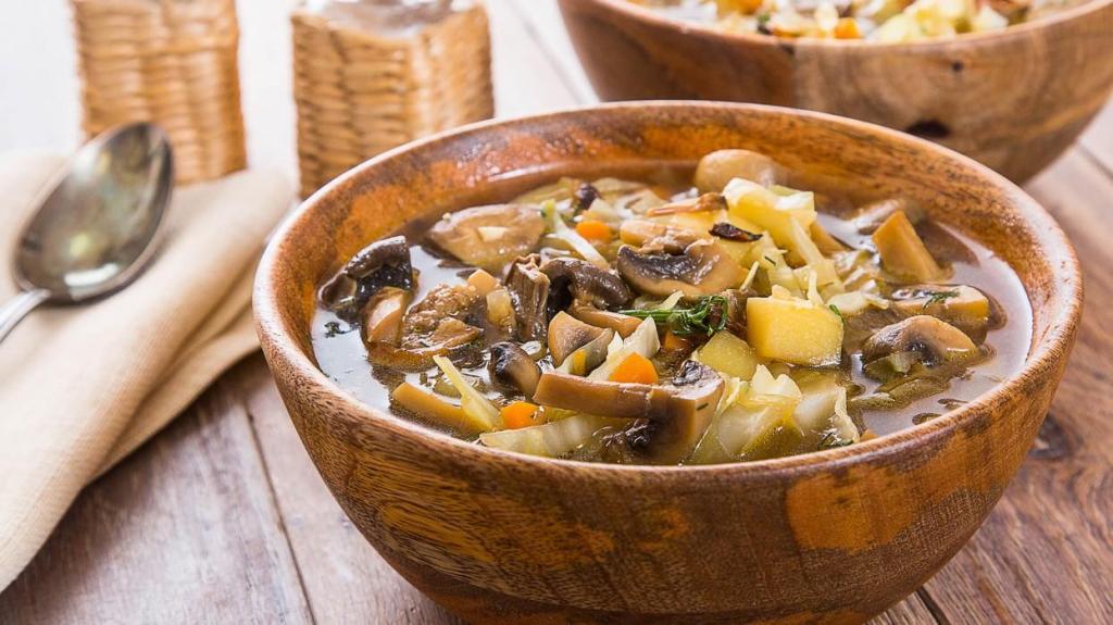 Суп с квашеной капустой и грибами