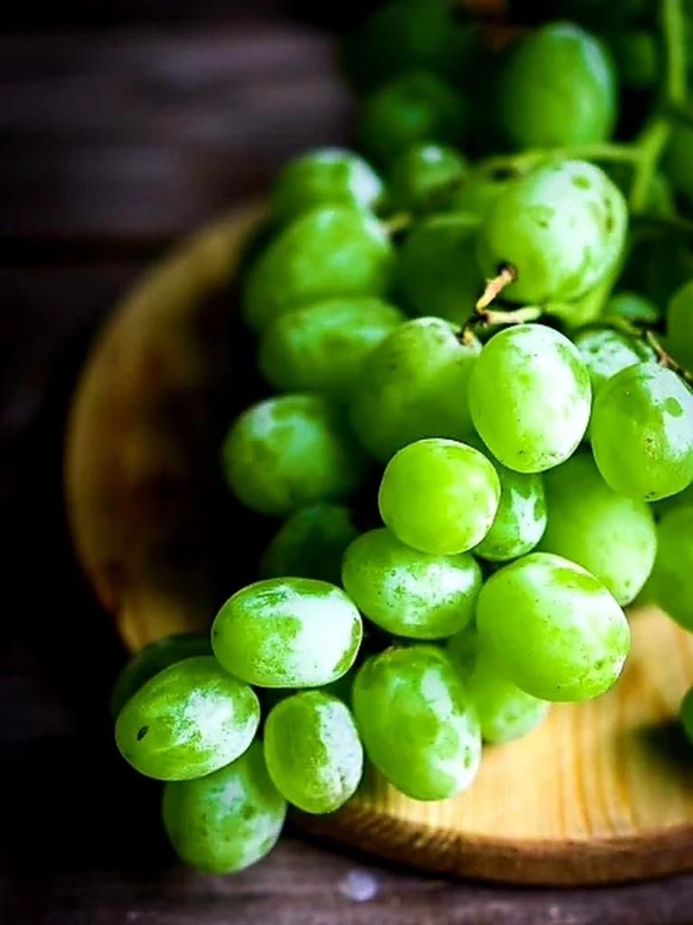 Кишмиш зеленый. Виноград Лорус. Зеленый фрукт. Виноград зеленый. Сочный виноград.