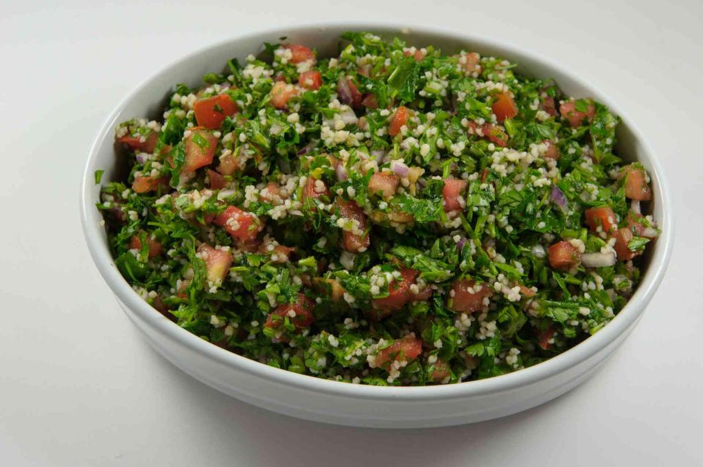 Арабский салат с булгуром и зеленью