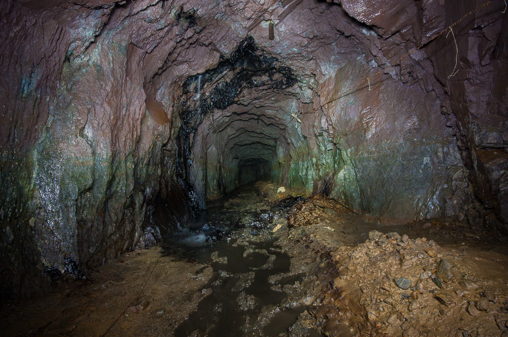Добыча полезных ископаемых в шахтах Урала