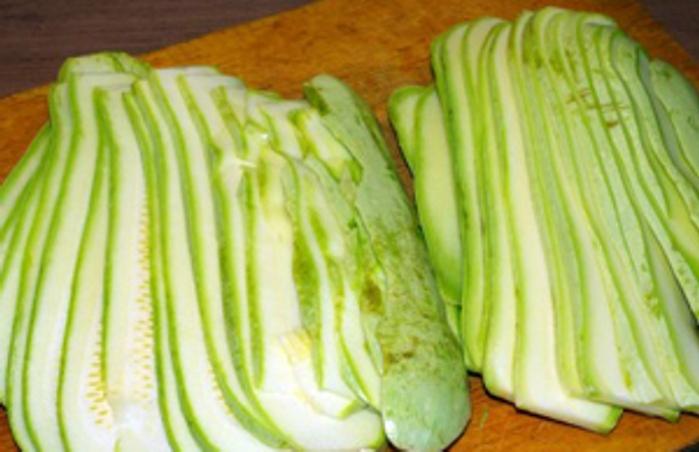 Fried zucchini with garlic and mayonnaise