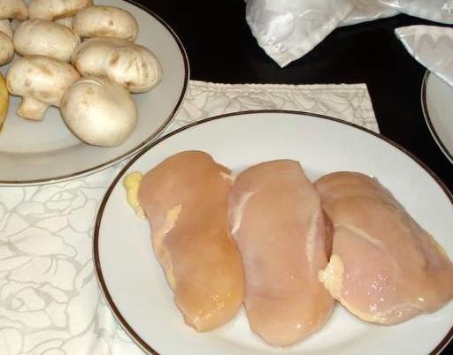 Chicken breast salads with champignons