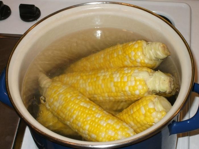 How to cook corn on the cob?