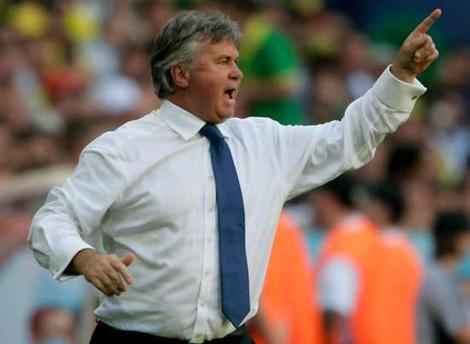 gus hiddink who trains