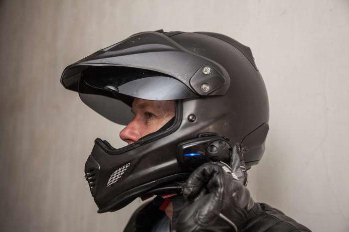 headset for a closed helmet