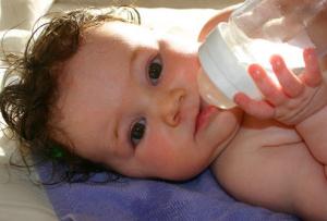 давать ли воду новорожденному