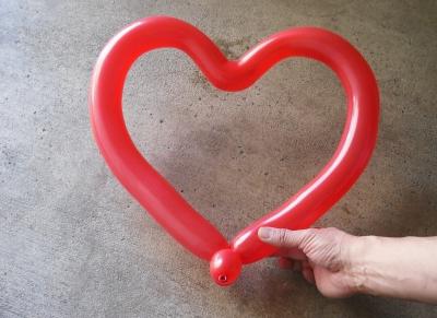 Как сделать сердце из шаров. Простой способ - video Dailymotion