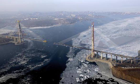 высота русского моста во владивостоке 