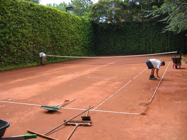 строительство теннисных кортов 