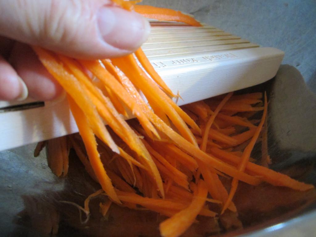 Готовим морковь по-корейски