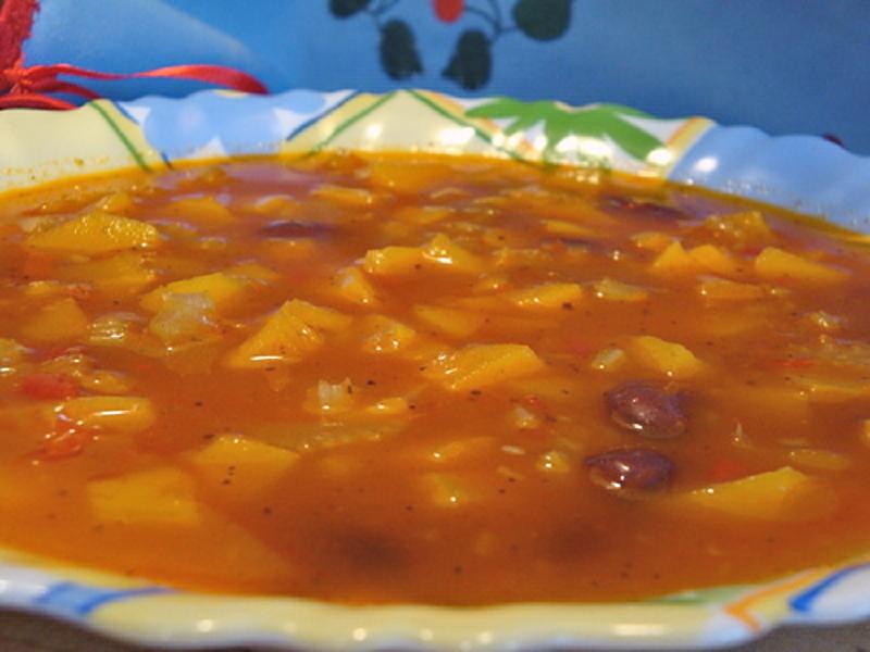 Щи с килькой в томатном соусе и фасолью