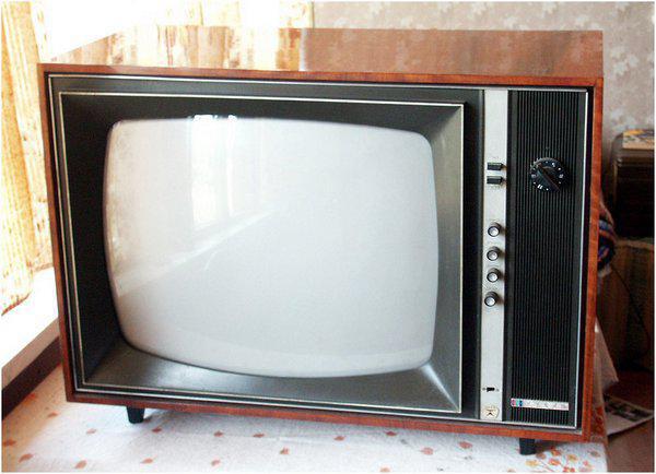 Название первого цветного телевизора в ссср