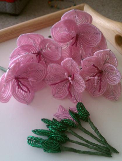 how to make gladiolus from beads