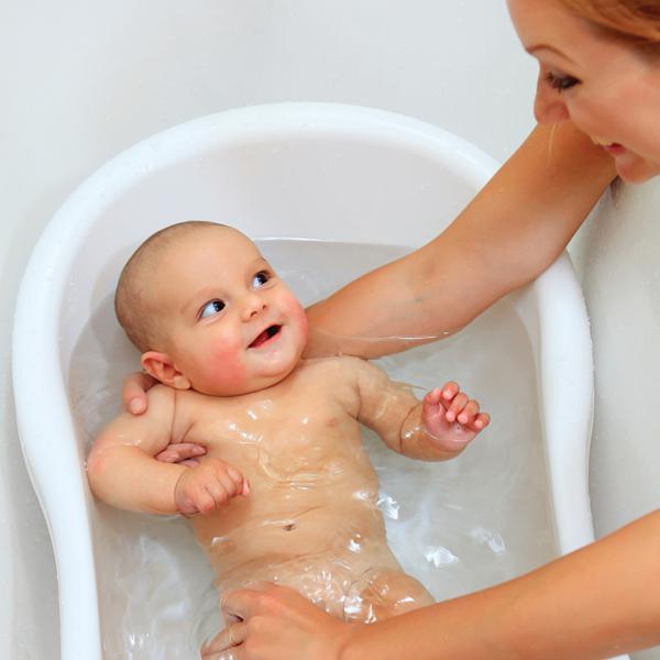 how to wash a newborn boy