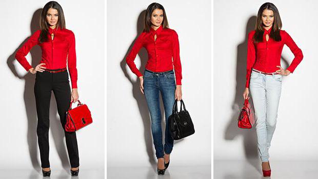 Красная блузка и джинсы