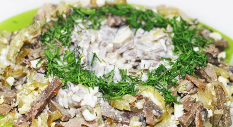 салат с сушеными грибами