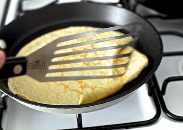 how to flip pancakes