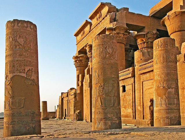 Пирамиды и колонны Древнего Египта