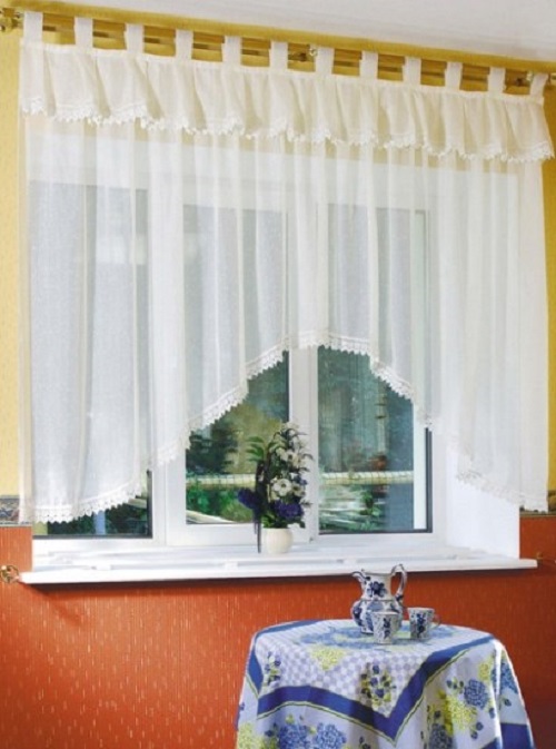 Curtain with a lambrequin in the kitchen