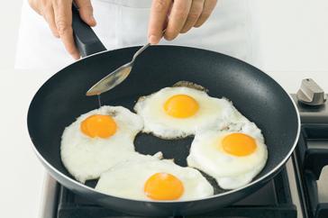 калорийность жареных яиц