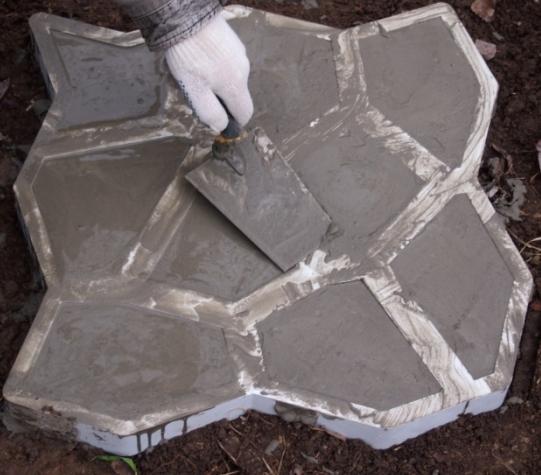 plastic molds for garden paths