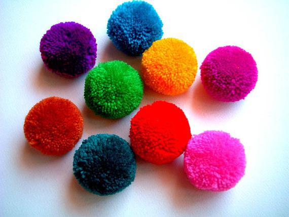 how to make pompoms from yarn