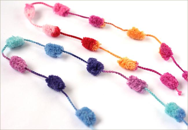 how to knit yarn with pompons