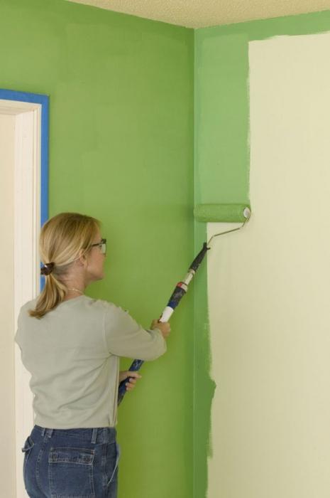 покраска стен водоэмульсионной краской цена
