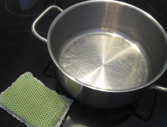 how to clean a badly burned pan